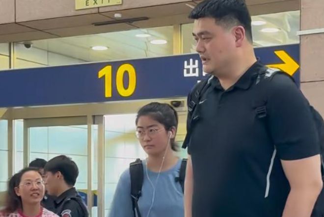关于姚明随队前往奥运会遭遇围观者，稳步上升的信息