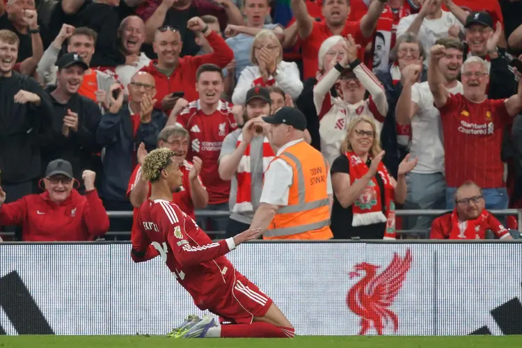 开云下载-利物浦新援在德甲比赛中展现出色表现，士气大振