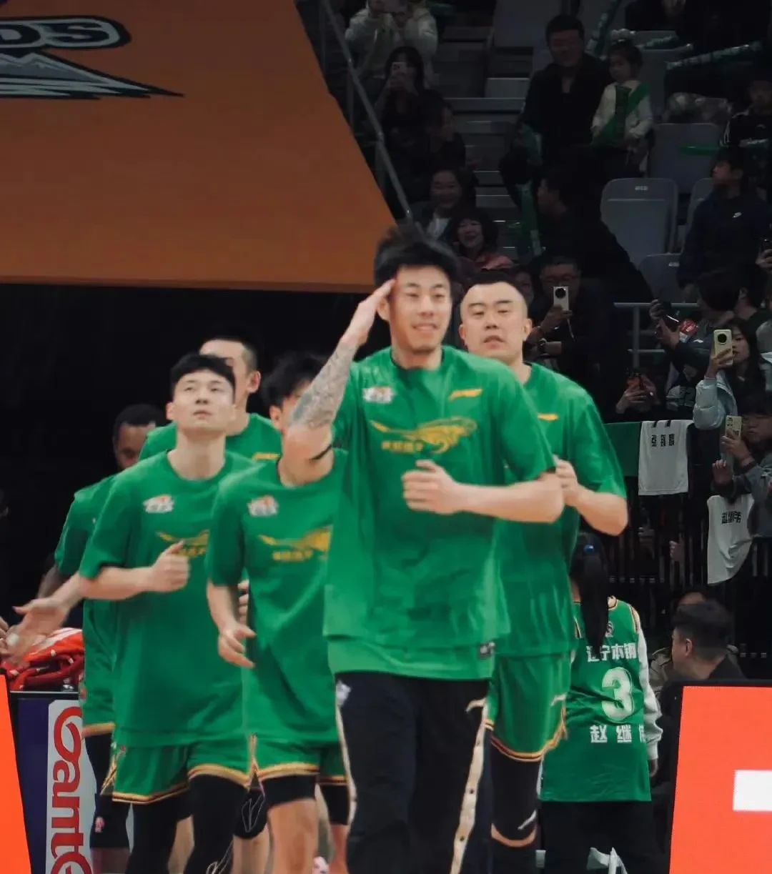 雄鹿翻盘福建队,张镇麟状态火热 雄鹿翻盘福建队,张镇麟状态火热