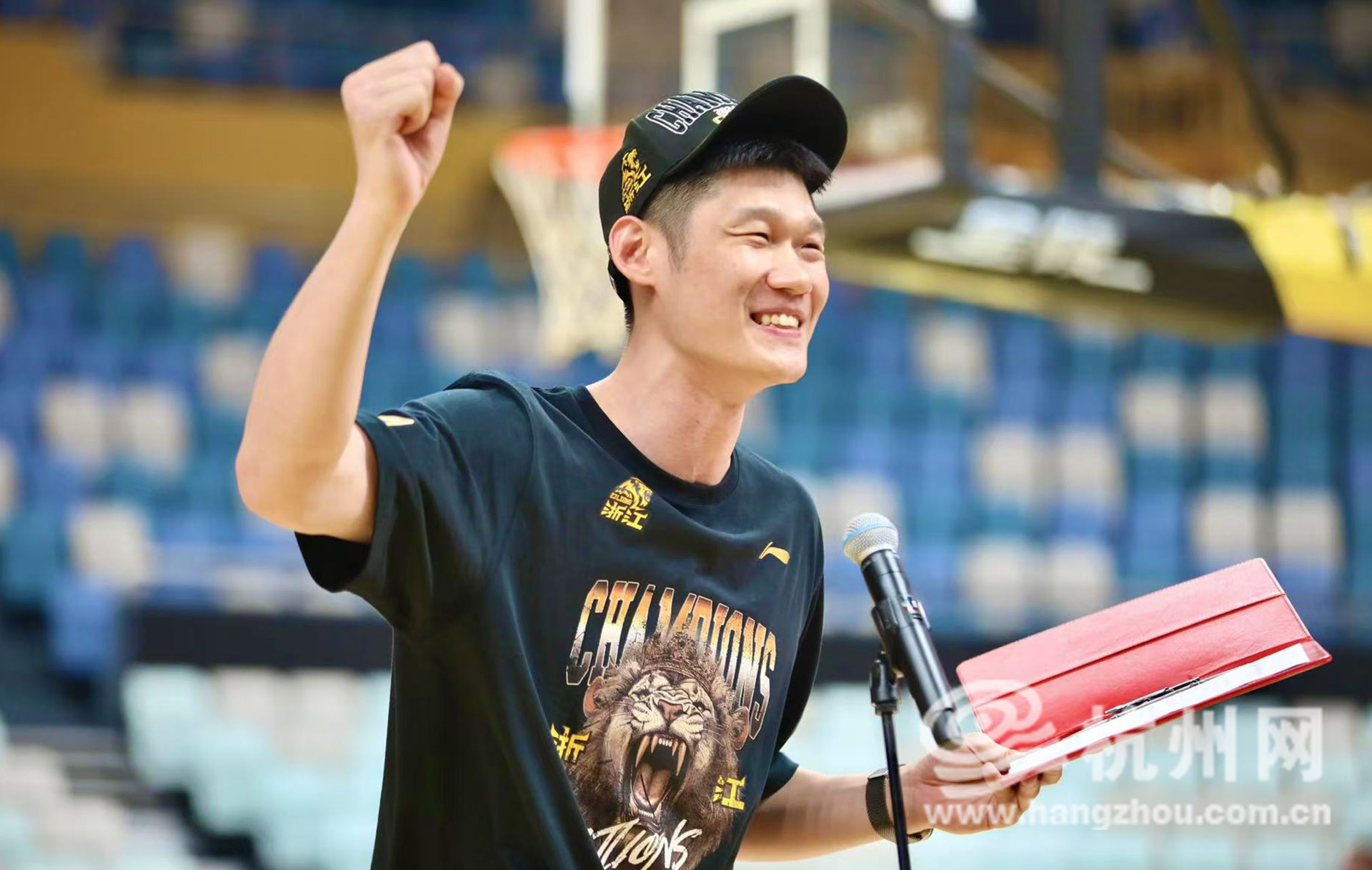 吉林队轻取步行者,胡金秋点燃赛场 吉林队轻取步行者,胡金秋点燃赛场